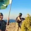 pakistan ordusu taliban karakolunu ele gecirip gondere bayrak cekti PyzXLlkB.webp