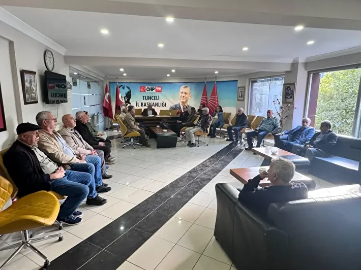 Partide büyük kriz: Tunceli'de CHP idaresi kendilerini binaya kilitleyip nöbet başlattı 5 partide buyuk kriz tuncelide chp idaresi kendilerini binaya kilitleyip nobet baslatti 4 q5ymwHTK