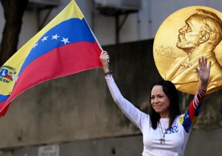 Pasifizmin sahtekâr siyaset teoriğinde alçaklığın tarihi ve Nobel barış mükafatı pasifizmin sahtek r siyaset teoriginde alcakligin tarihi ve nobel baris mukafati 7xHDHdhZ.jpg