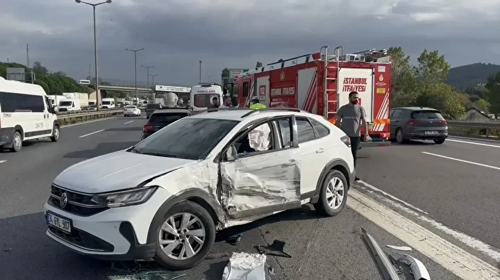 pendik tem otoyolunda zincirleme kaza uc kisi yaralandi 0 kP8jypzQ