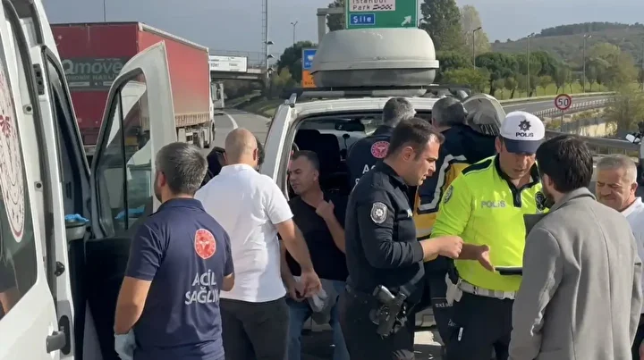 pendik tem otoyolunda zincirleme kaza uc kisi yaralandi 1 L49rcAGr