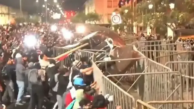 peruda hukumete karsi z kusagi hareketi basladi bassehir savas alanina dondu yuzlerce kisi yaralandi FdMBuB8W.webp