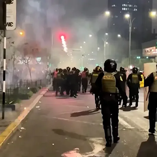 peruda hukumete karsi z kusagi hareketi basladi bassehir savas alanina dondu yuzlerce kisi yaralandi SDkcQXQv