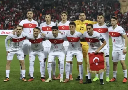 Premier Lig’in devinden ulusal yıldıza reddedilmeyecek teklif: Yıllık 10 milyon euro! premier ligin devinden ulusal yildiza reddedilmeyecek teklif yillik 10 milyon euro z8YGcQTc.webp