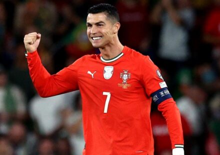 Ronaldo bir kere daha tarihe geçti! Dünya Kupası elemelerine imzasını attı ronaldo bir kere daha tarihe gecti dunya kupasi elemelerine imzasini atti bqPfmvP4.jpg