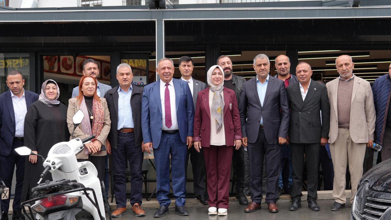 rukiye toy istanbulda stk temsilcileriyle bir ortaya geldi 0 7isAeV97