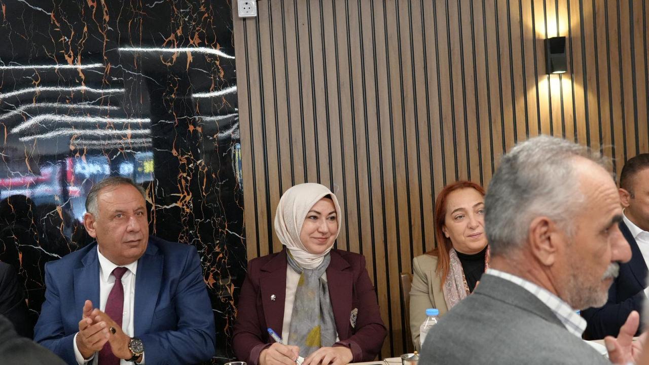 rukiye toy istanbulda stk temsilcileriyle bir ortaya geldi 1 UDjtAgQE