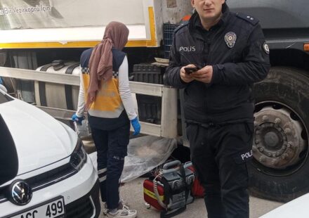 samsunda cop kamyonunun altinda kalan yaya oldu qVlZp3Er.jpg