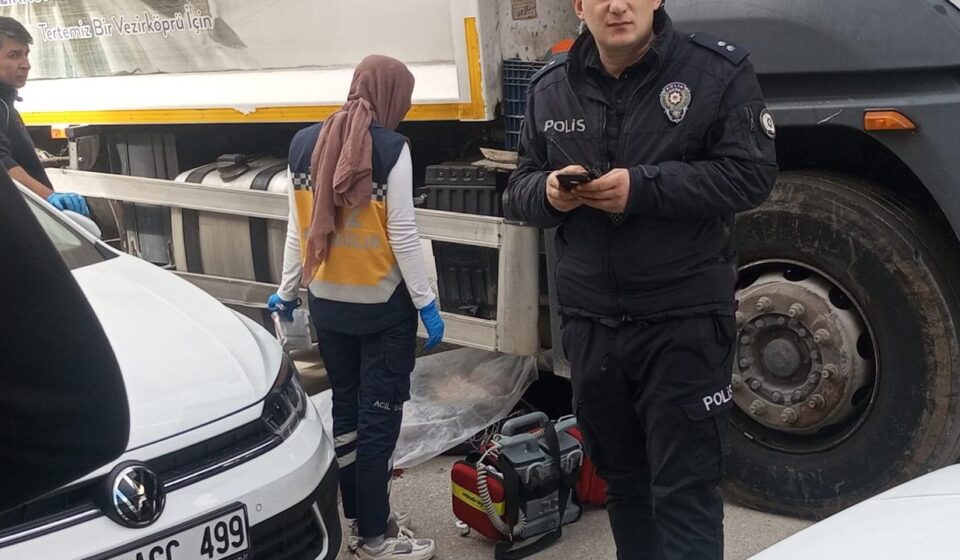 samsunda cop kamyonunun altinda kalan yaya oldu qVlZp3Er.jpg