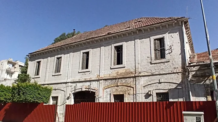 Sarsıntıda hasar gören 125 yıllık İskenderun Lisesi'nde onarım başladı 1 sarsintida hasar goren 125 yillik iskenderun lisesinde onarim basladi 0 D6JmbM8j