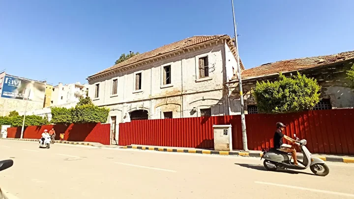 Sarsıntıda hasar gören 125 yıllık İskenderun Lisesi'nde onarım başladı 3 sarsintida hasar goren 125 yillik iskenderun lisesinde onarim basladi 2 qp4FKb4y