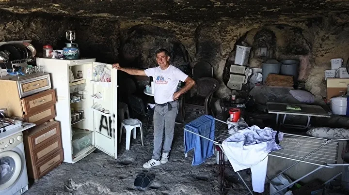 Sarsıntıdan sonra huzuru mağarada bulmuştu: Artık çok sevdiği mağarasını boşaltacak olmanın hüznünü yaşıyor 3 sarsintidan sonra huzuru magarada bulmustu artik cok sevdigi magarasini bosaltacak olmanin huznunu yasiyor 2 RsR96ePa