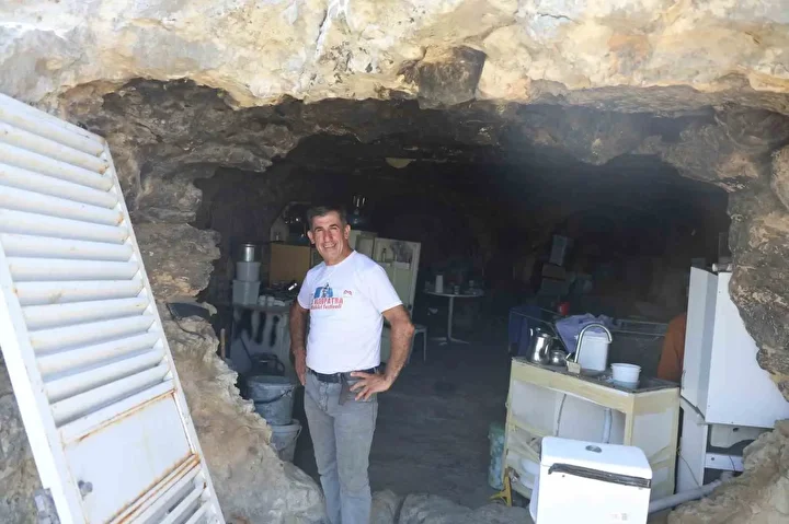 Sarsıntıdan sonra huzuru mağarada bulmuştu: Artık çok sevdiği mağarasını boşaltacak olmanın hüznünü yaşıyor 5 sarsintidan sonra huzuru magarada bulmustu artik cok sevdigi magarasini bosaltacak olmanin huznunu yasiyor 4 SW2GiWFA