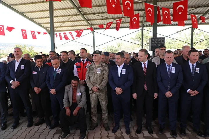 Şehit Piyade Er Eyüp Güner son seyahatine uğurlandı 6 sehit piyade er eyup guner son seyahatine ugurlandi 5