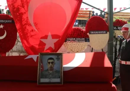 Şehit Piyade Er Eyüp Güner son seyahatine uğurlandı sehit piyade er eyup guner son seyahatine ugurlandi RpR4jx2i.webp