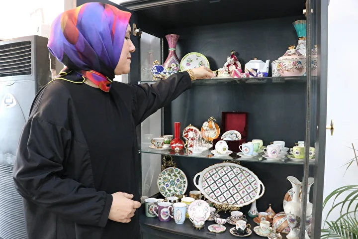 Seramik mühendisliği birikimiyle yöneldiği porselen dekorlamada kültürel miras taşıyıcısı unvanı aldı 9 seramik muhendisligi birikimiyle yoneldigi porselen dekorlamada kulturel miras tasiyicisi unvani aldi 8 S9lK8C7r