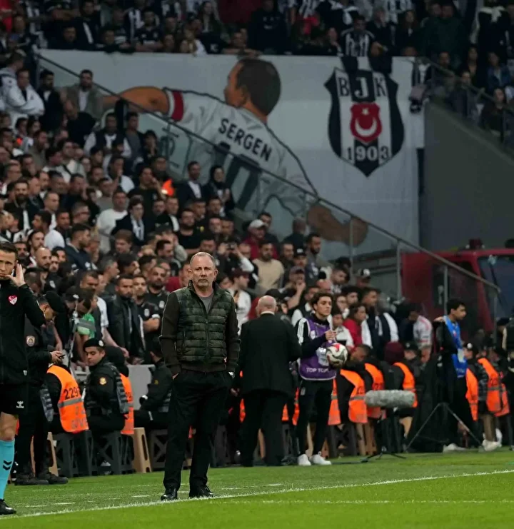 sergen yalcina flas ikaz maclari tribunden takip ediyor haberin olsun 1 XgHq9BVJ
