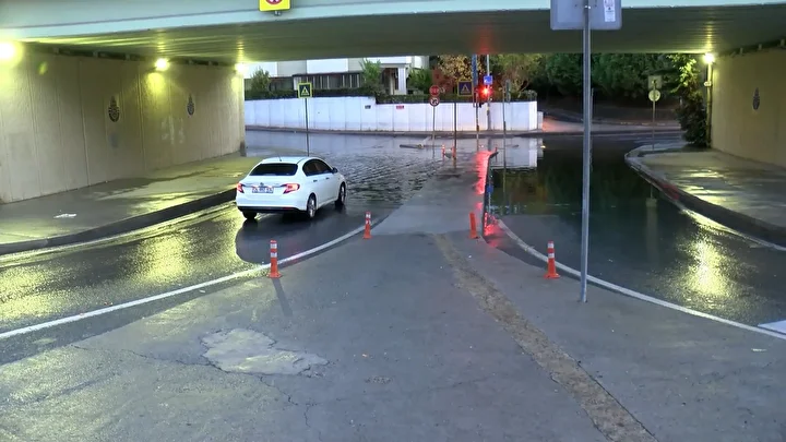 siddetli yagis sonrasi bakirkoyde alt gecidi su basti 2 wyWzKW1r