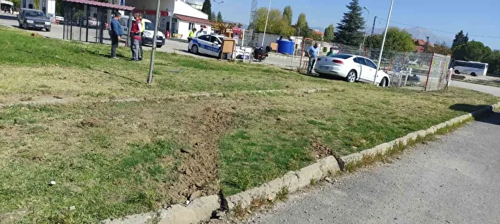 sofor otomobiliyle duvara carpti plani guvenlik kamerasi bozdu 1 Ktk5wEqy