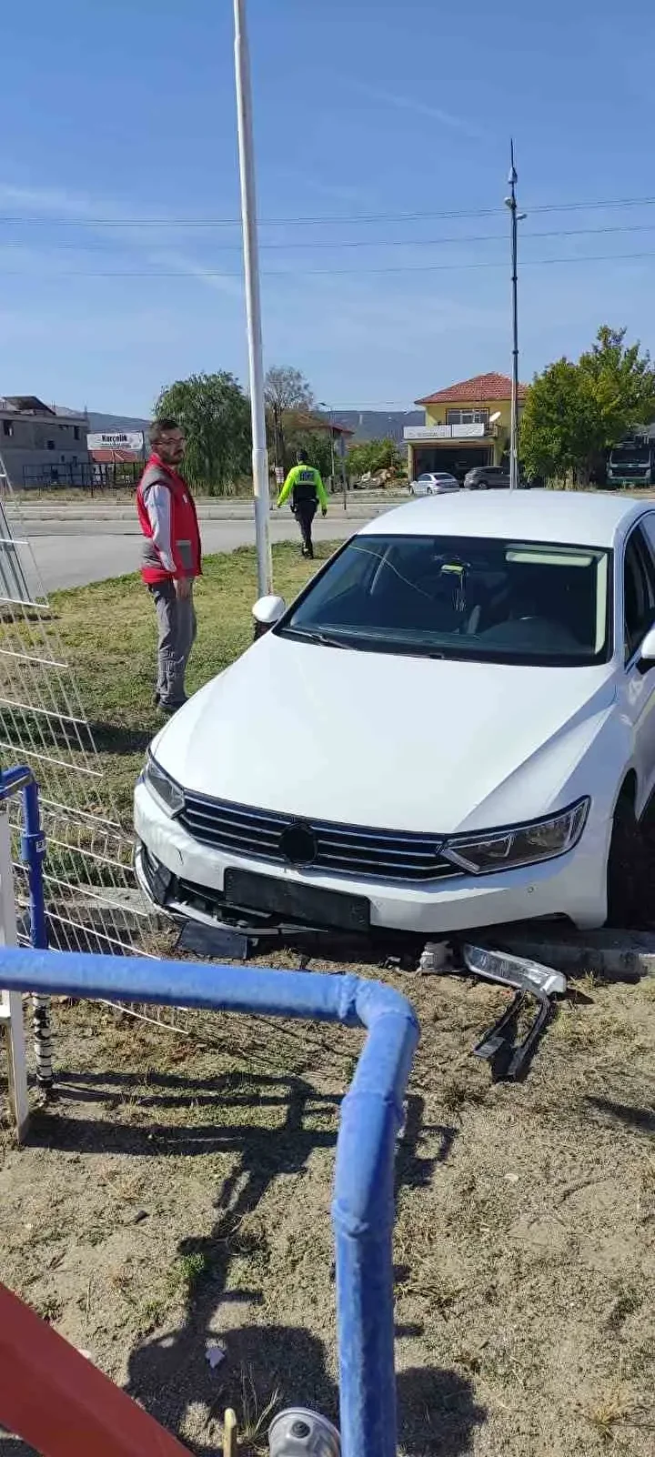 sofor otomobiliyle duvara carpti plani guvenlik kamerasi bozdu 3