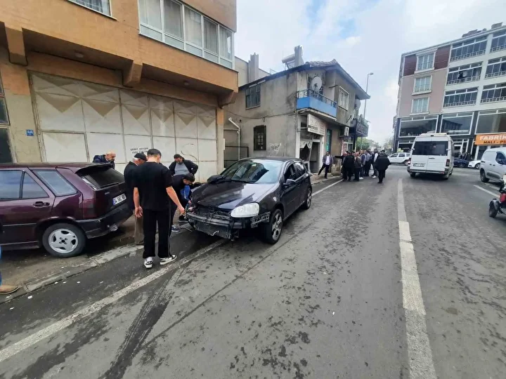 soforunu hakimiyetini kaybetti araba son suratle dukkana girdi 2 LSwpsfLa