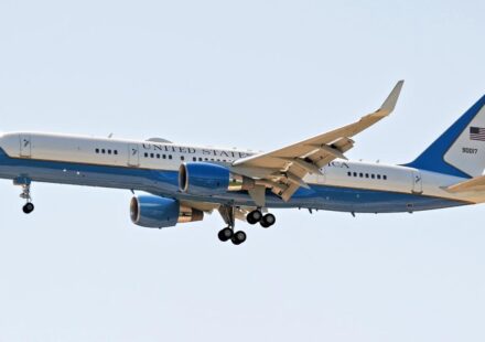 son dakika rusyayi tehdit eden abd savunma bakaninin ucagi acil inis yapti sfh6KJnw.jpg
