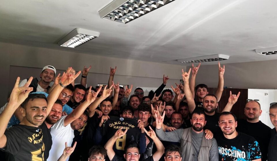 soyunma odasinda bozkurt yapan kadro 4 macta 22 gol atti nSwRLN6s.jpg