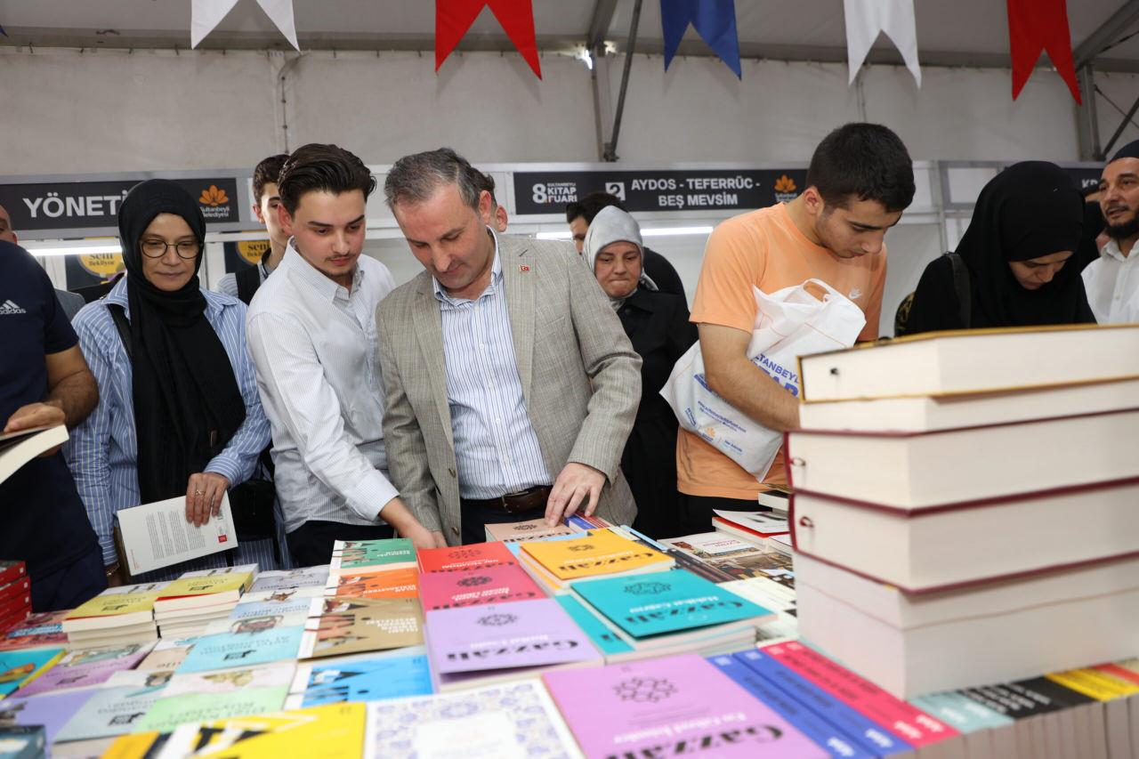 Sultanbeyli Kitap Fuarı kapılarını açtı 2 sultanbeyli kitap fuari kapilarini acti 1 sJYvt5E6