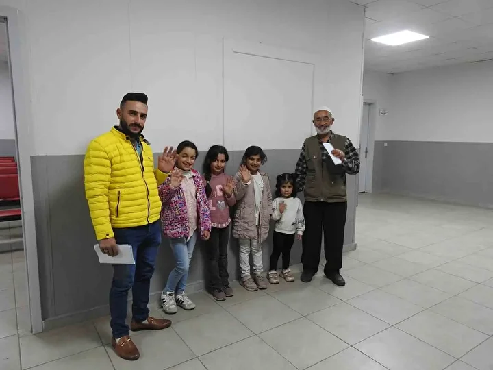 suriyelilerin donus seyahati devam ediyor turkiyeye rahmet versin cok tesekkur ederim 1 1SqKGa3T