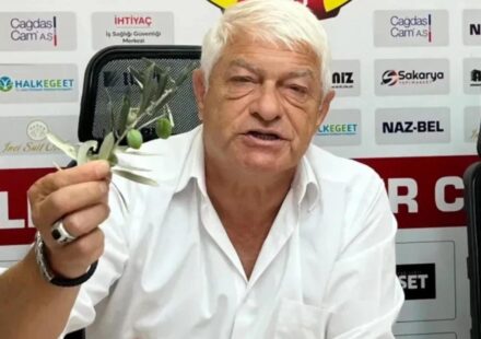 Tam 36 futbolcu almışlardı: Kümeye demirlediler, Lider Vekili istifa etti tam 36 futbolcu almislardi kumeye demirlediler lider vekili istifa etti Tf21QIps.jpg