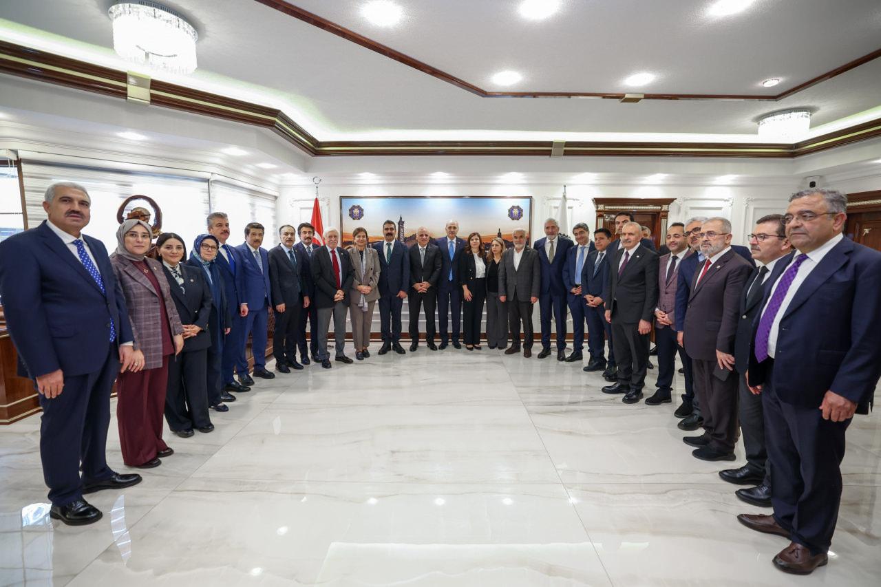 TBMM Başkanı Kurtulmuş'tan Diyarbakır'da Valilik ve Büyükşehir Belediyesine ziyaret 2 tbmm baskani kurtulmustan diyarbakirda valilik ve buyuksehir belediyesine ziyaret 1 7j3EgdiW