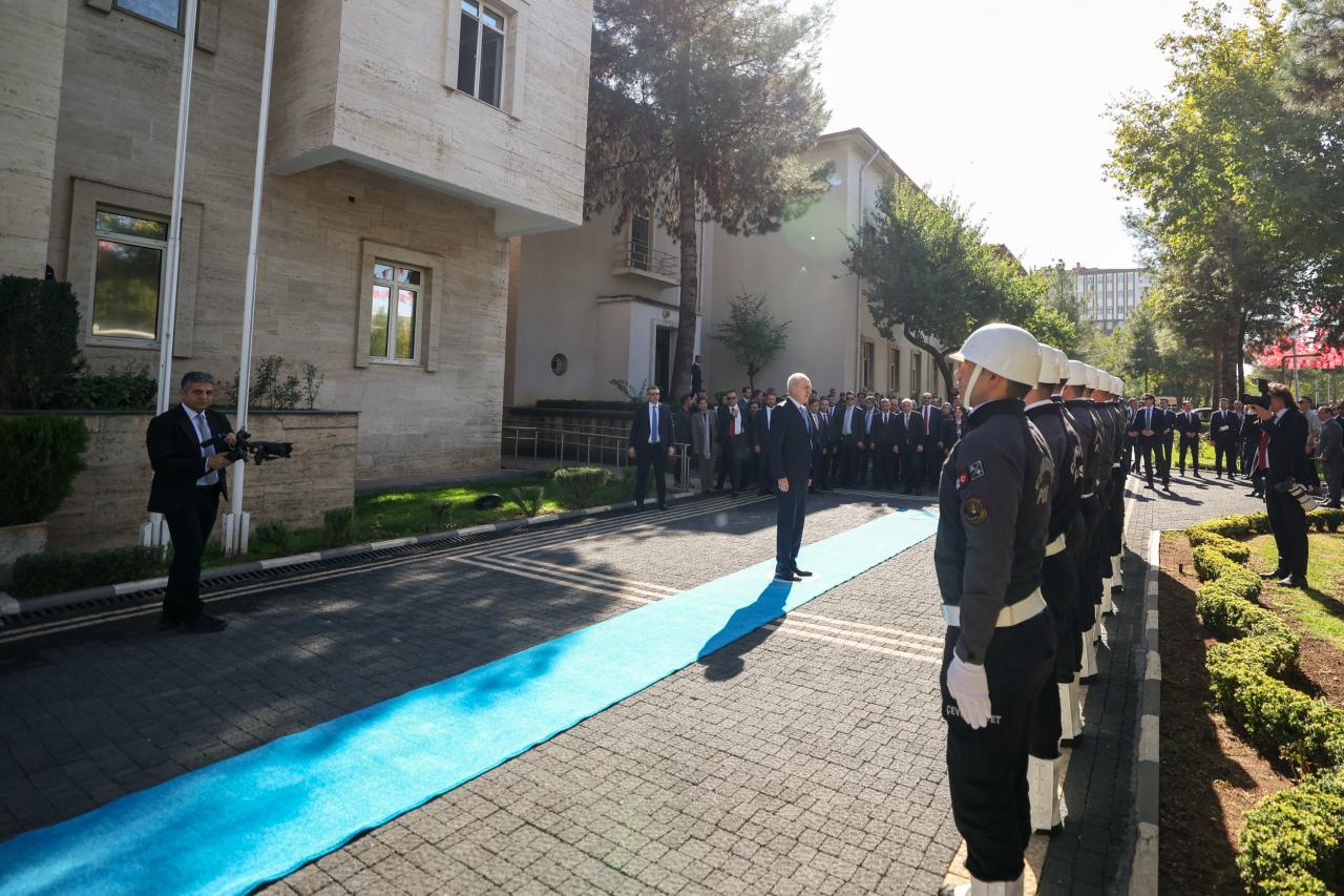 TBMM Başkanı Kurtulmuş'tan Diyarbakır'da Valilik ve Büyükşehir Belediyesine ziyaret 4 tbmm baskani kurtulmustan diyarbakirda valilik ve buyuksehir belediyesine ziyaret 3 CAUIaHV8