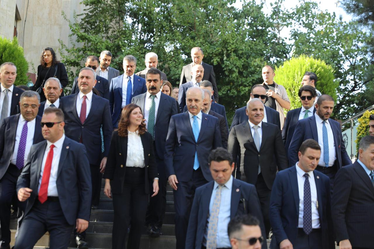 TBMM Başkanı Kurtulmuş'tan Diyarbakır'da Valilik ve Büyükşehir Belediyesine ziyaret 5 tbmm baskani kurtulmustan diyarbakirda valilik ve buyuksehir belediyesine ziyaret 4 bnzQiaNu