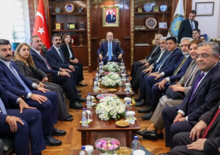 tbmm baskani kurtulmustan diyarbakirda valilik ve buyuksehir belediyesine ziyaret 8D7GDwuu.jpg