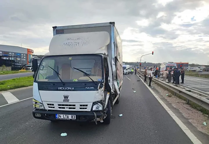 tekirdagda feci kaza bariyere carpan kamyonetin soforunun ayagi koptu 0 fRUVtygJ