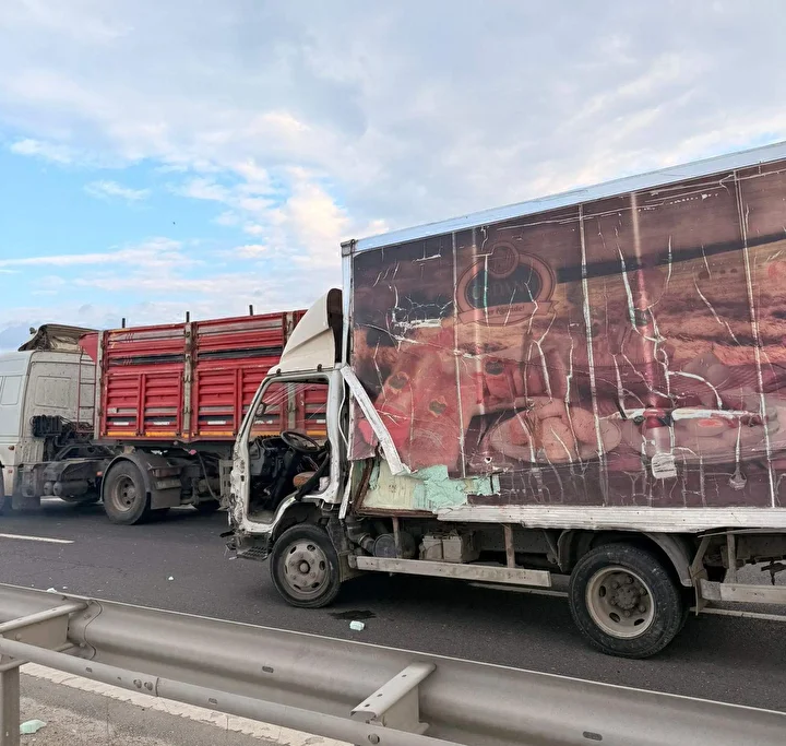 tekirdagda feci kaza bariyere carpan kamyonetin soforunun ayagi koptu 3 CjJFF9aQ