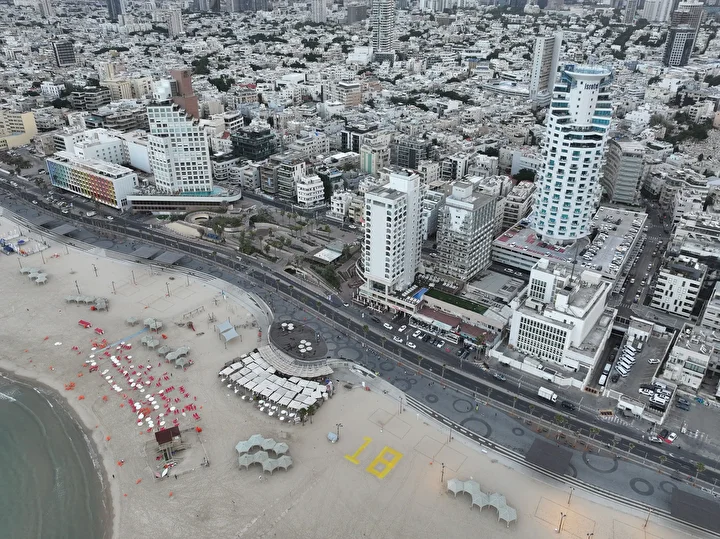 tel avivde bir kume aktivist gazzedeki 18 israillinin cenazelerinin teslim edilmesini talep etti 5 QrFtCfz6