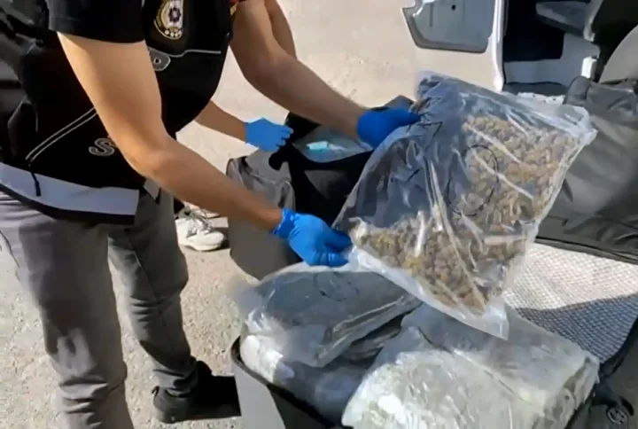 tir surucusu 55 kilo skunk ile yakalandi arkadasim rica etti dedi 1 QvAMQwid