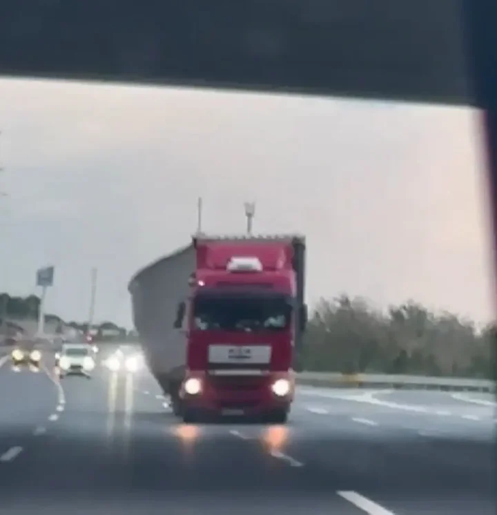 tir surucusu zikzak cizerek ilerledi dorsedeki yukler yola savruldu 2 ew9MXXcN