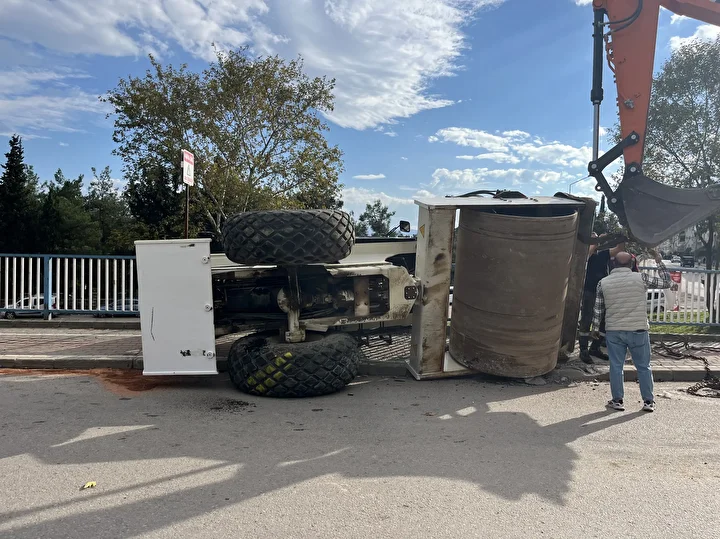 tirin uzerindeki asfalt silindiri devrildi 2 EXrXqyUl
