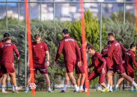 Trabzonspor, Çaykur Rizespor maçı hazırlıklarını sürdürdü trabzonspor caykur rizespor maci hazirliklarini surdurdu 4e3cG35X.jpg