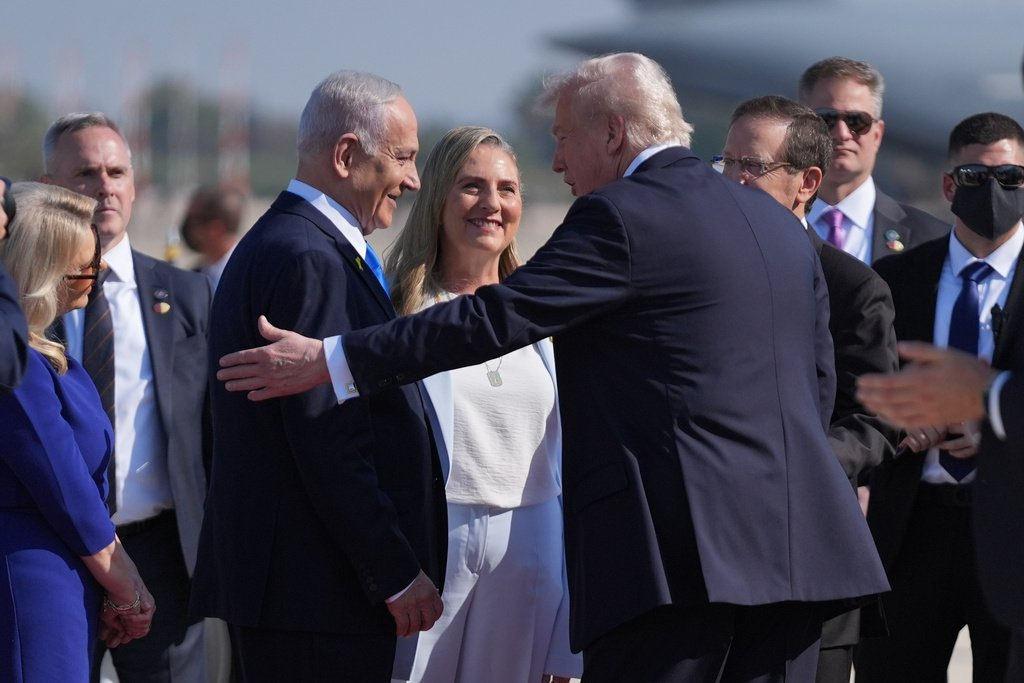 trumpa israilde dikkat ceken karsilama 3 futbol alani uzunlugunda tesekkur 0 C9ZgOgWT