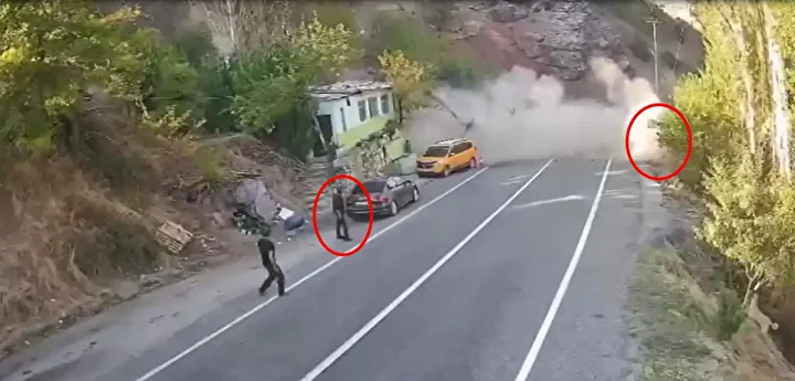 tuncelide faciadan donuldu dagdan yuvarlanan kaya modulu konut ve araclari teget gecti 1