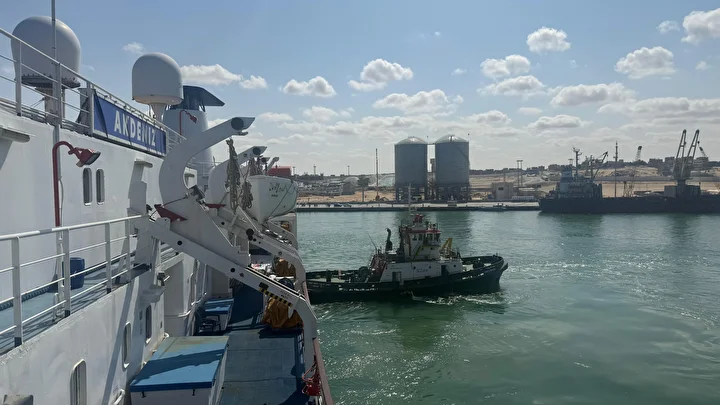 turkiyenin iyilik gemisi el aris limanina ulasti 1 Ob8Rvz2y