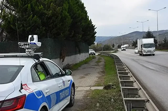 Türkiye'nin yollarında tek nizam tek kural: Baş karıştıran sürat levhaları tarihe karıştı 1 turkiyenin yollarinda tek nizam tek kural bas karistiran surat levhalari tarihe karisti 0 7VPYlueT