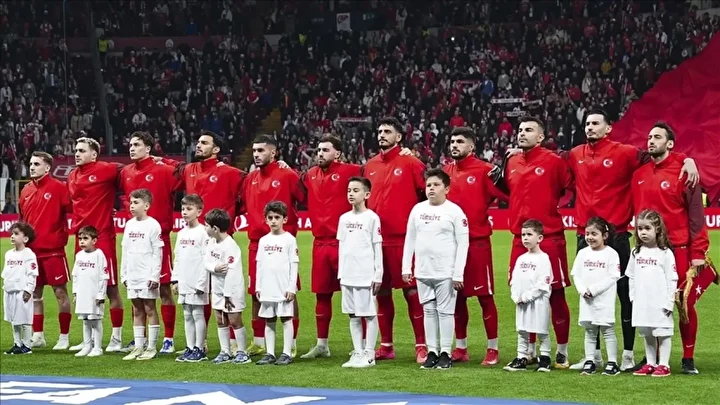ulusal futbolcular alana filistinli cocuklarla cikacak 1 AAc9EpQd