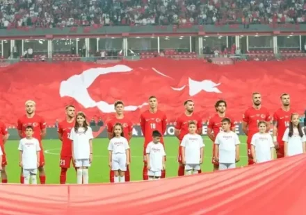 Ulusal futbolcular alana Filistinli çocuklarla çıkacak ulusal futbolcular alana filistinli cocuklarla cikacak kqjL1kfA.webp