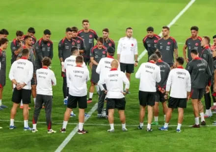 Ulusal yıldızın kulübünden reaksiyon: ‘Madem oynatılmayacak neden çağrılıyor?’ ulusal yildizin kulubunden reaksiyon madem oynatilmayacak neden cagriliyor O6ZyAPwJ.webp