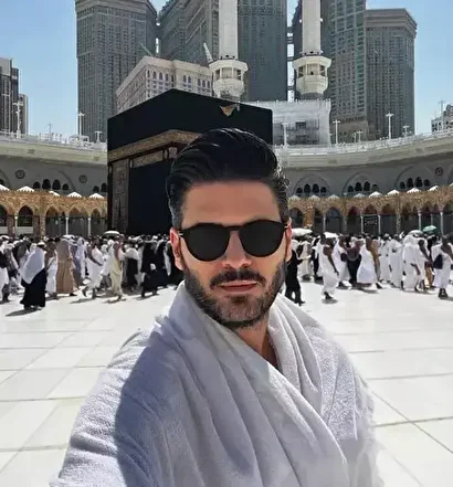 unlu oyuncu tolgahan sayisman umreye gitti 0 MwWK5ydB