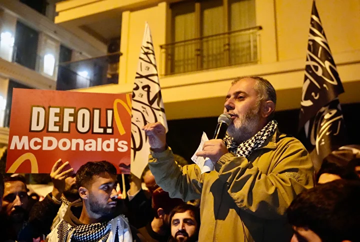 Üsküdar'da Mc Donald's şubesi açılacağını duyan mahalleli protesto için sokaklara döküldü: 'Katil İsrail'i istemiyoruz' 3 uskudarda mc donalds subesi acilacagini duyan mahalleli protesto icin sokaklara dokuldu katil israili istemiyoruz